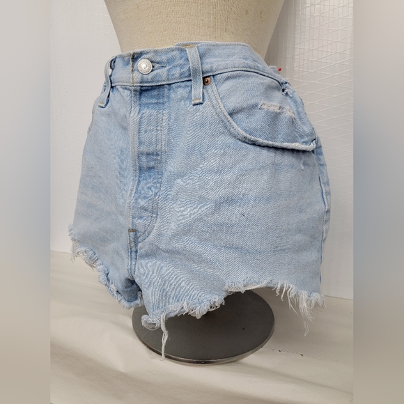 Levi's 501 Button Fly Jean Shorts - Picture 4 of 12